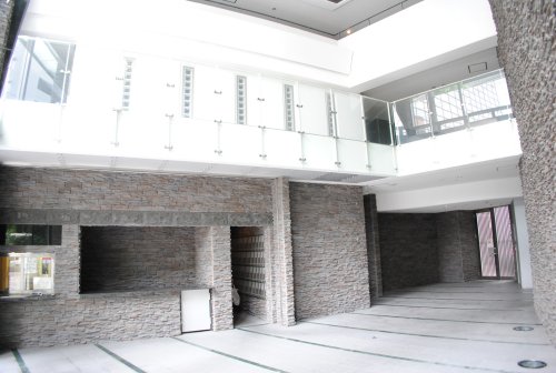 15/23 エントランス