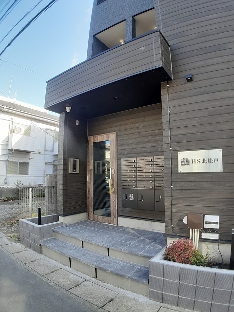 23/25 エントランス