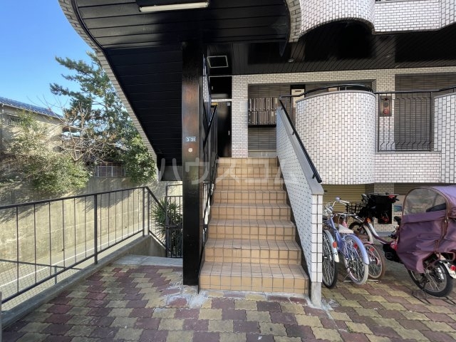 21/29 エントランス