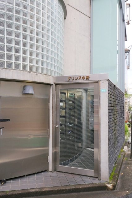 23/30 エントランス