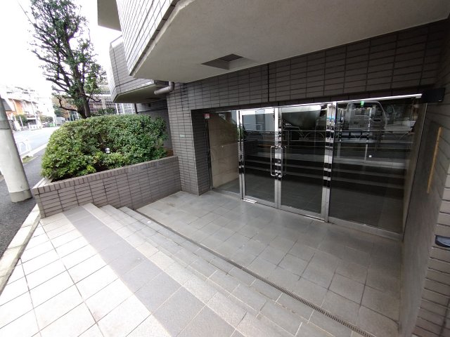 21/29 エントランス