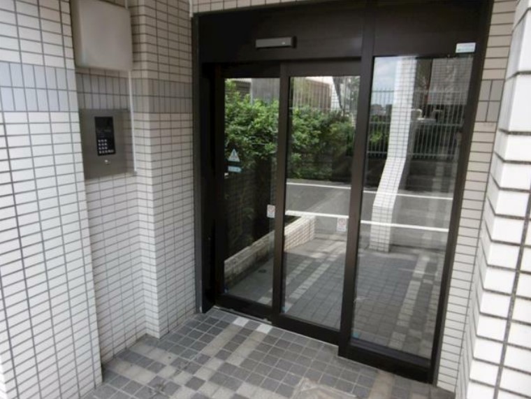 24/26 エントランス