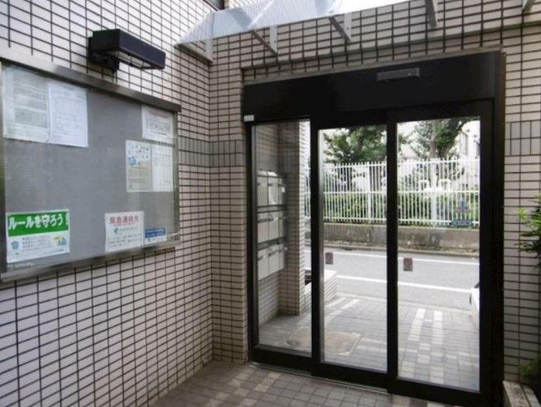 25/26 エントランス