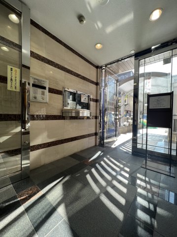 16/21 エントランス