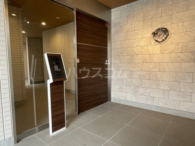 25/30 エントランス