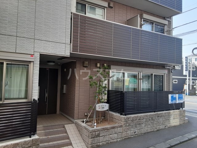 28/30 エントランス