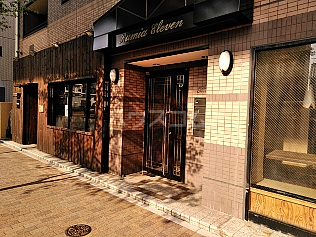 20/21 エントランス