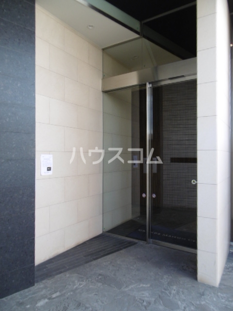 24/30 エントランス