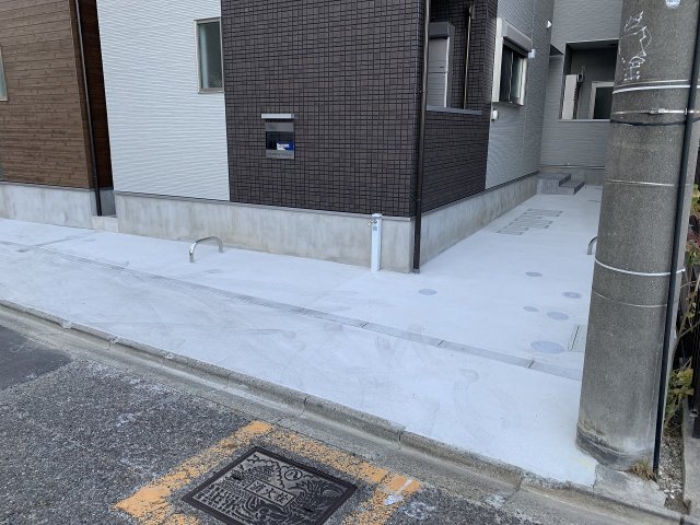 23/28 駐車場
