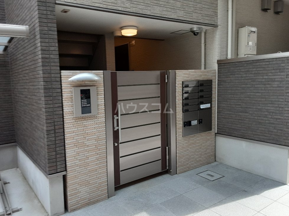 20/23 エントランス