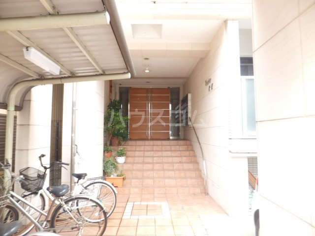 21/28 エントランス