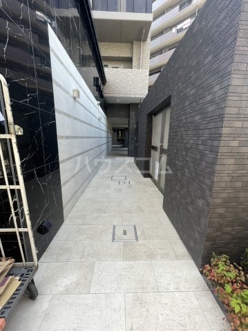 25/30 エントランス