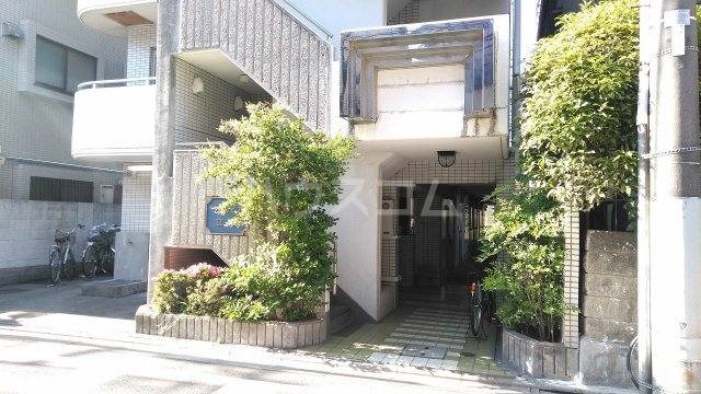 23/24 エントランス