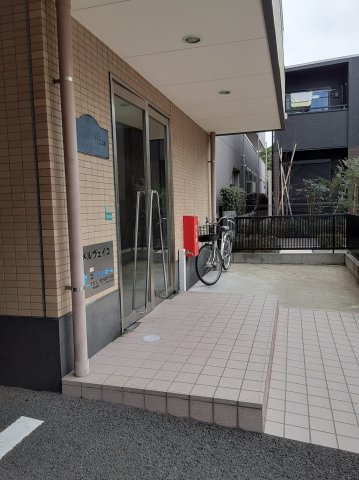 2/5 エントランス