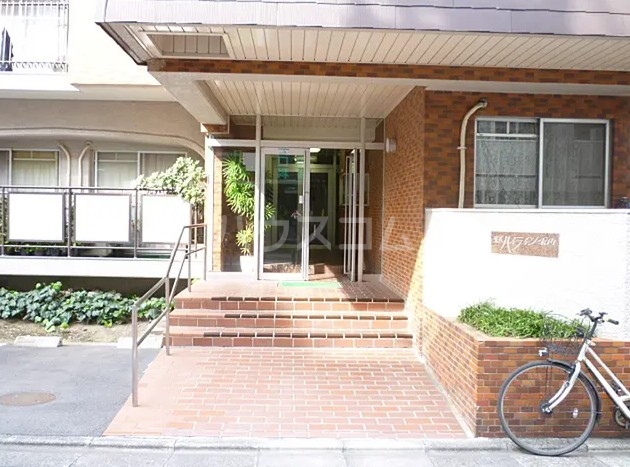 15/23 エントランス