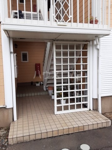 22/27 エントランス