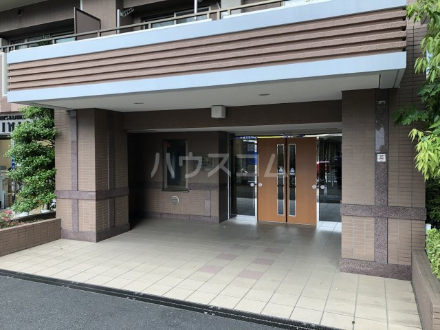 21/30 エントランス