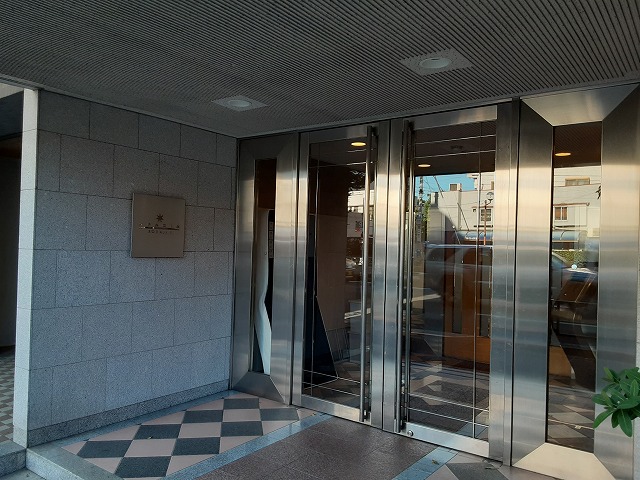 23/30 エントランス