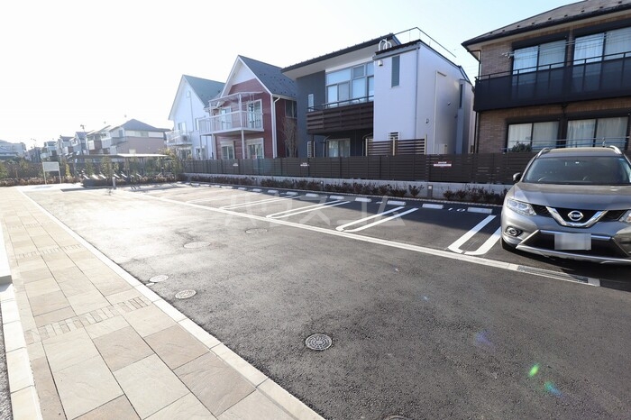 27/30 駐車場