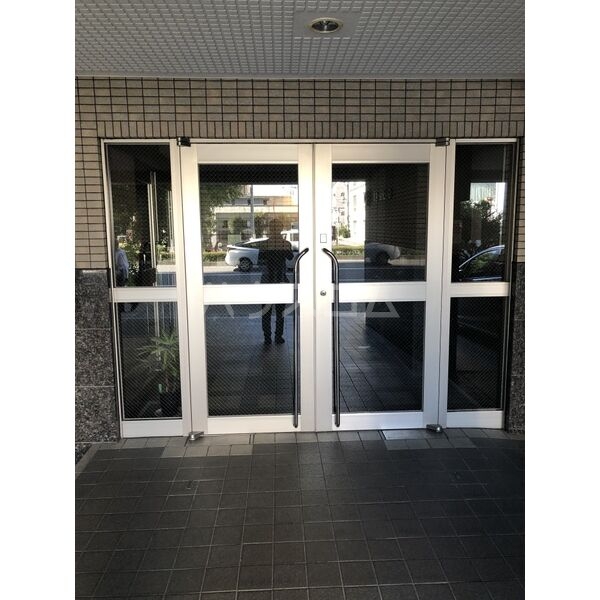 15/23 エントランス