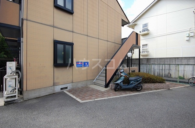 16/17 エントランス