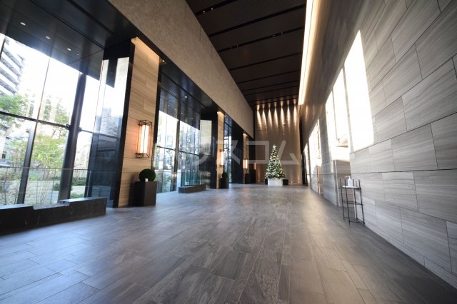 26/30 エントランス