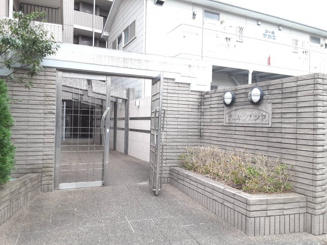 27/30 エントランス