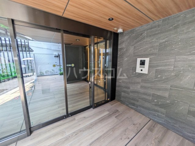 26/30 エントランス