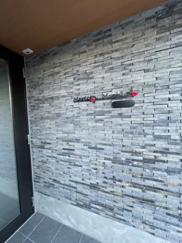 18/23 エントランス