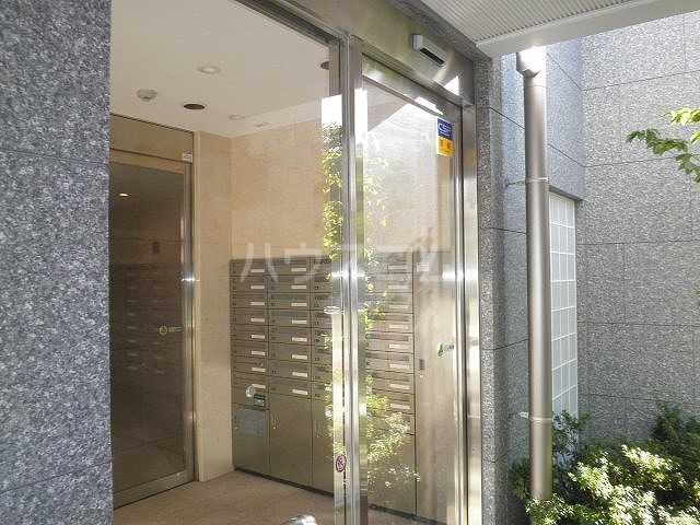 21/30 エントランス