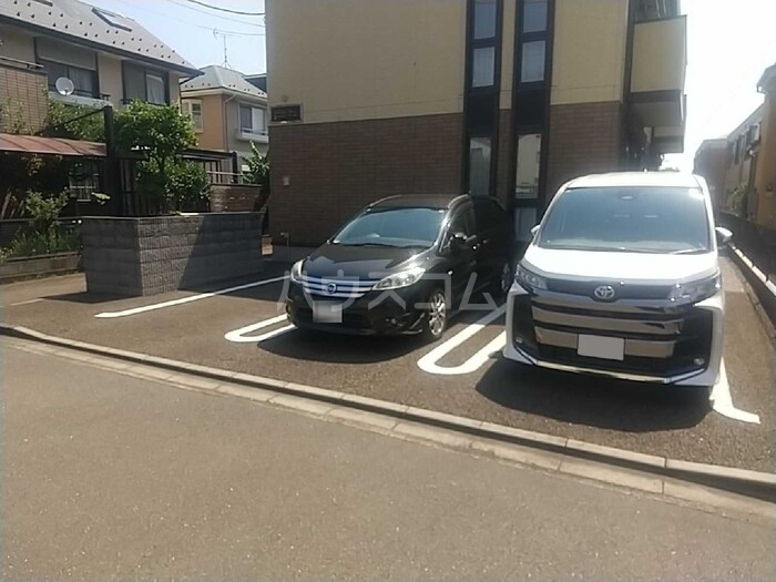 2/3 駐車場