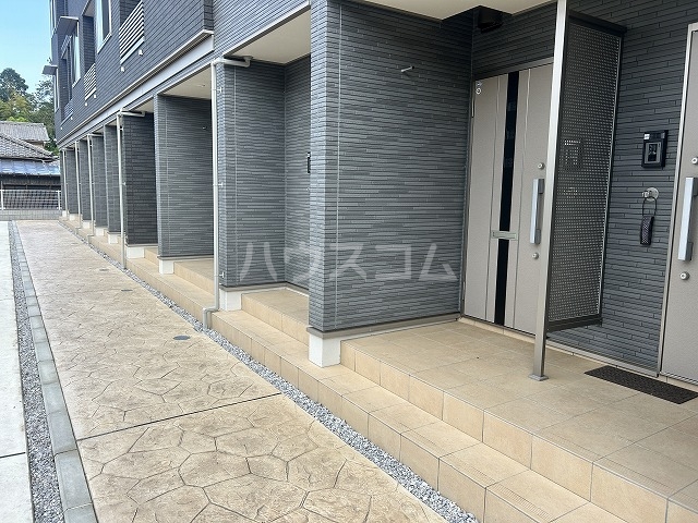 27/30 エントランス