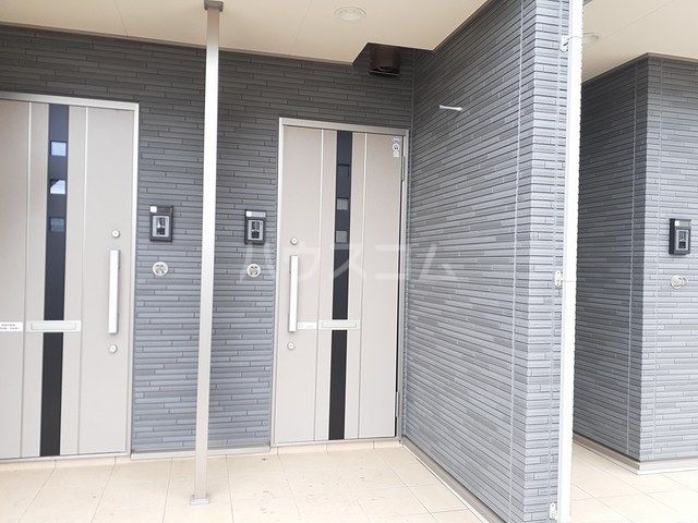 27/30 エントランス