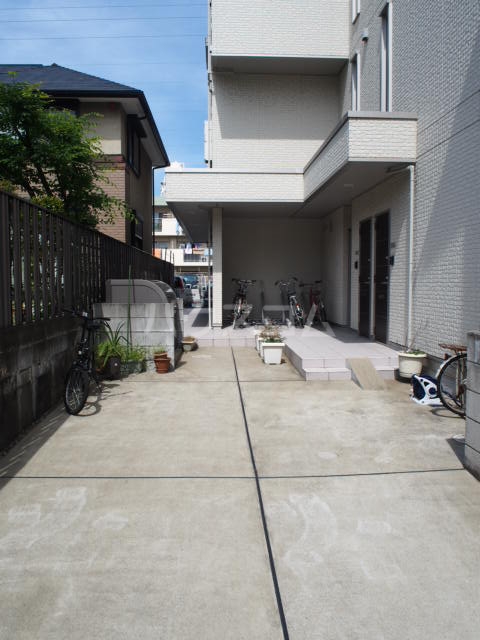 22/30 エントランス