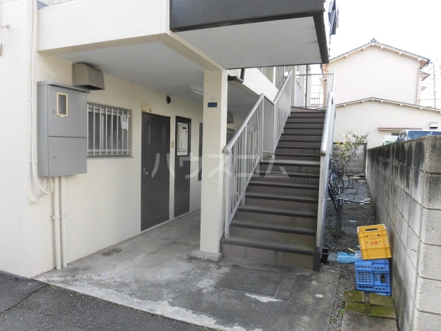 21/30 エントランス