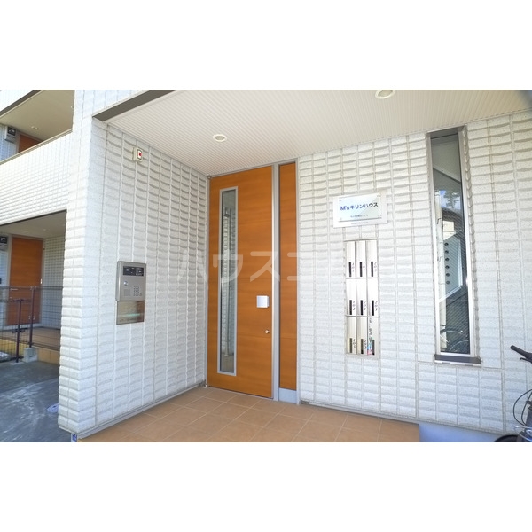 18/27 エントランス