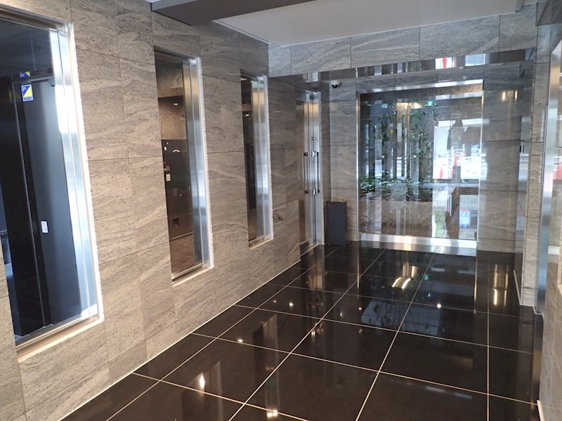 15/23 エントランス