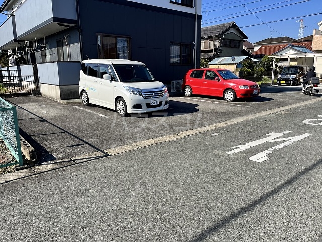 28/30 駐車場