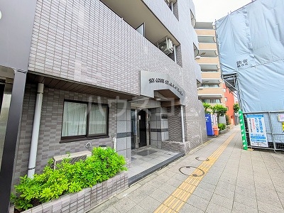 21/30 エントランス