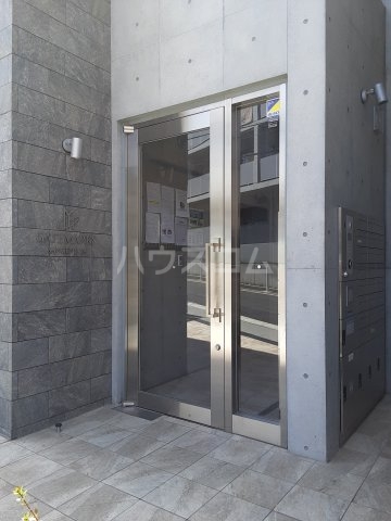 24/30 エントランス