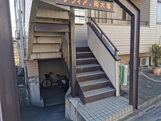 25/30 エントランス