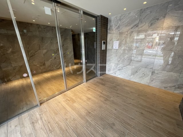 27/30 エントランス