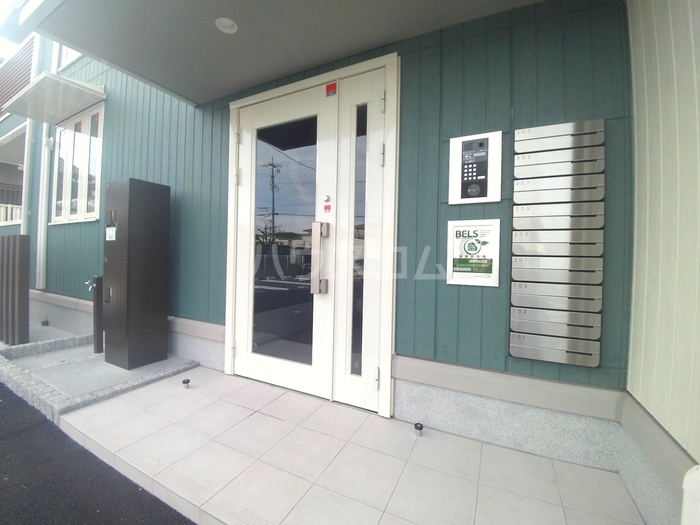 13/22 エントランス