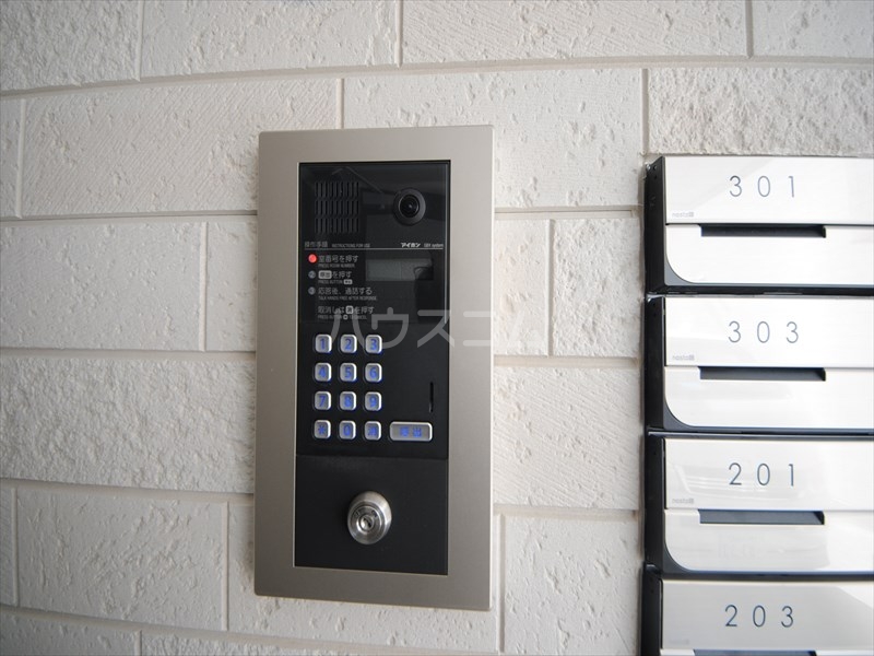 25/26 エントランス