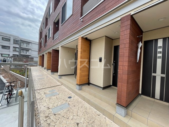 28/30 エントランス