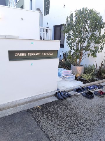 26/28 エントランス