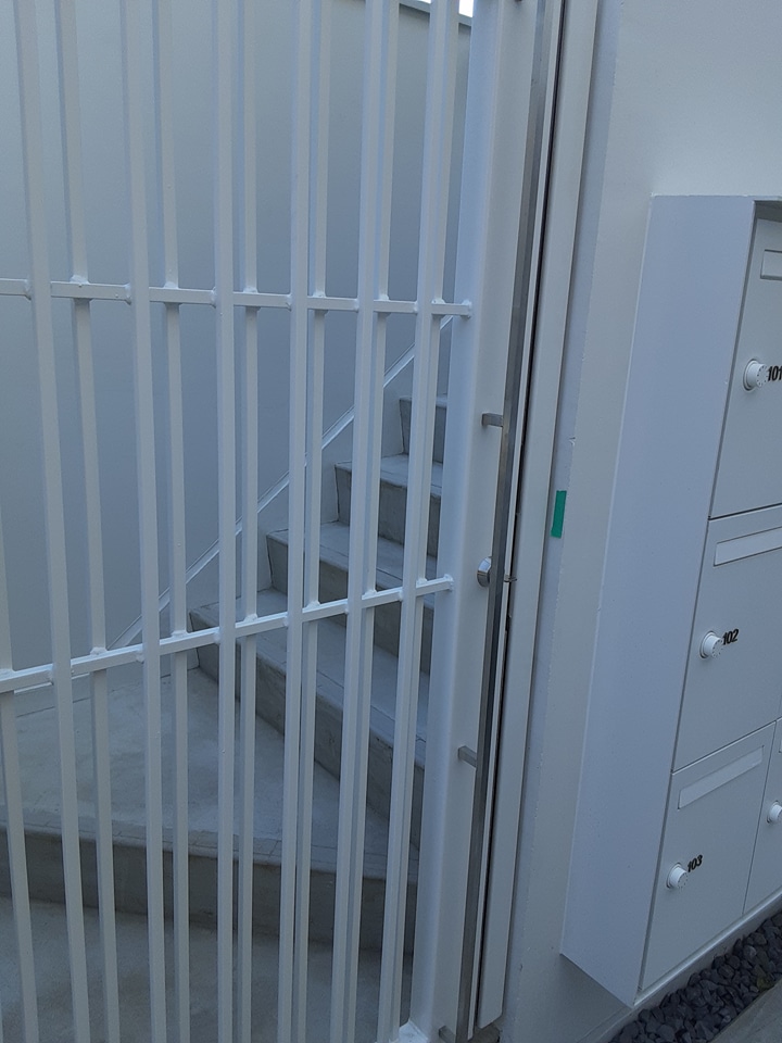 27/29 エントランス