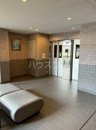 18/24 エントランス