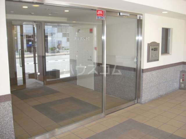 18/28 エントランス