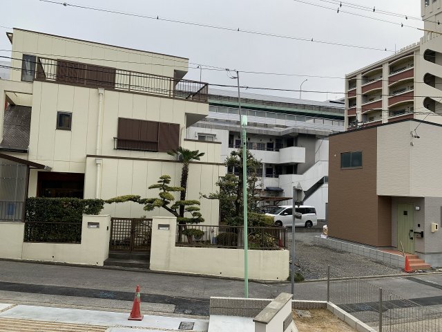 21/30 エントランス